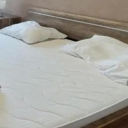 Aruons In Apartament *